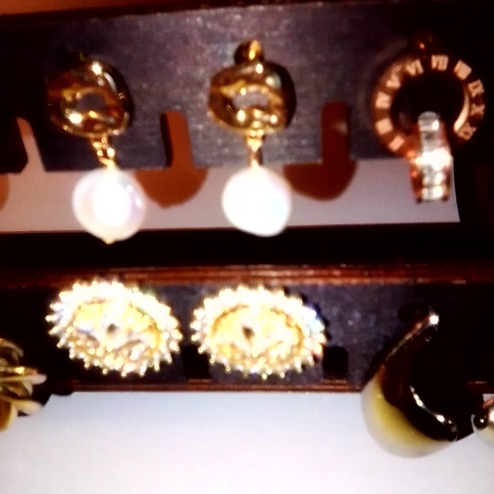 Elegant Gold and Pearl Earrings